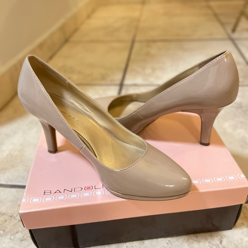 Bandolino Nude Heel. Size 9M.